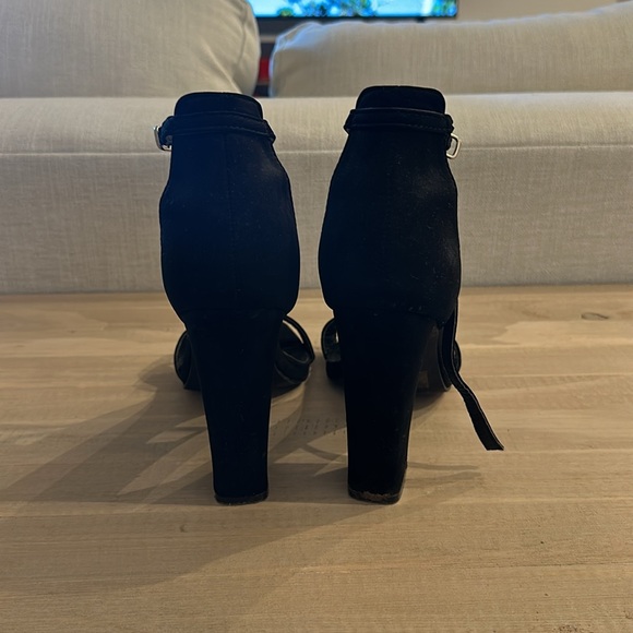 black heels - Picture 3 of 4